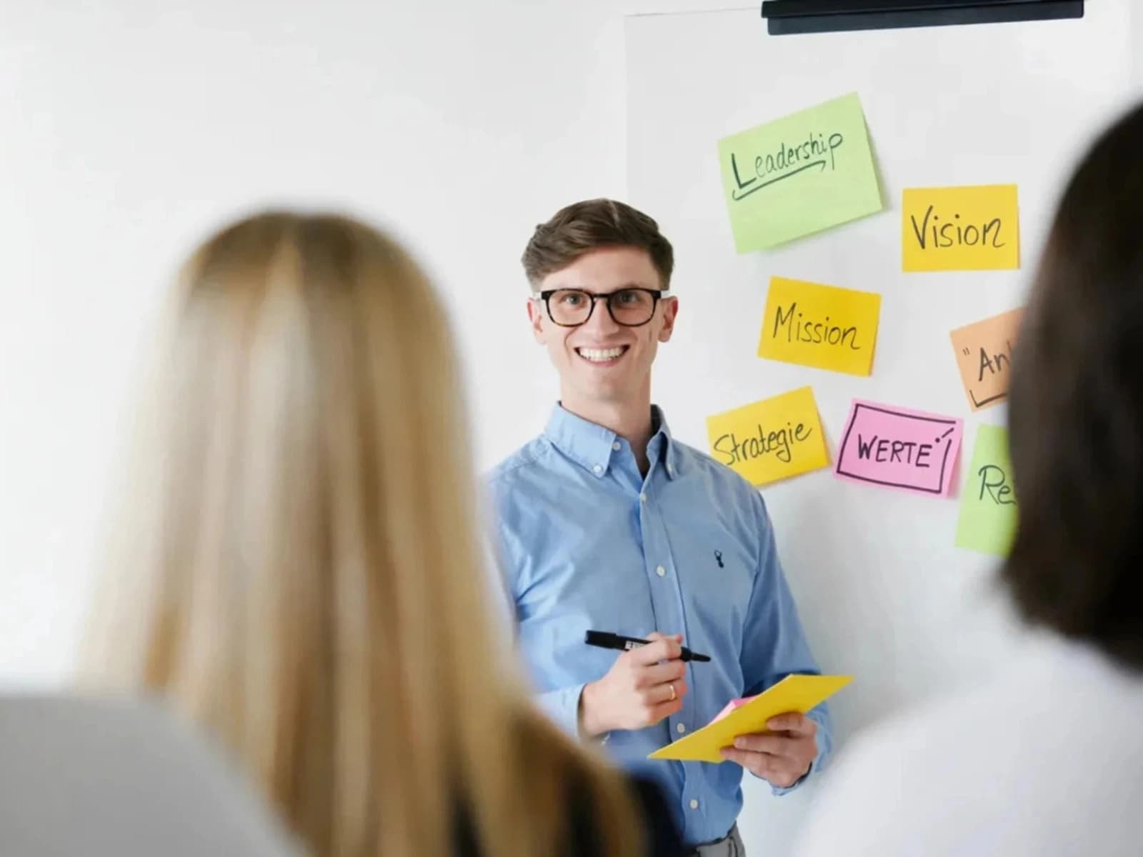 Yannik Bonikowski leitet einen Workshop bei proJob